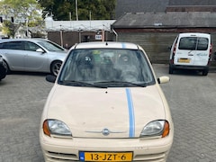 Fiat 600 - 1.1 Anniversary Edition rommelige auto