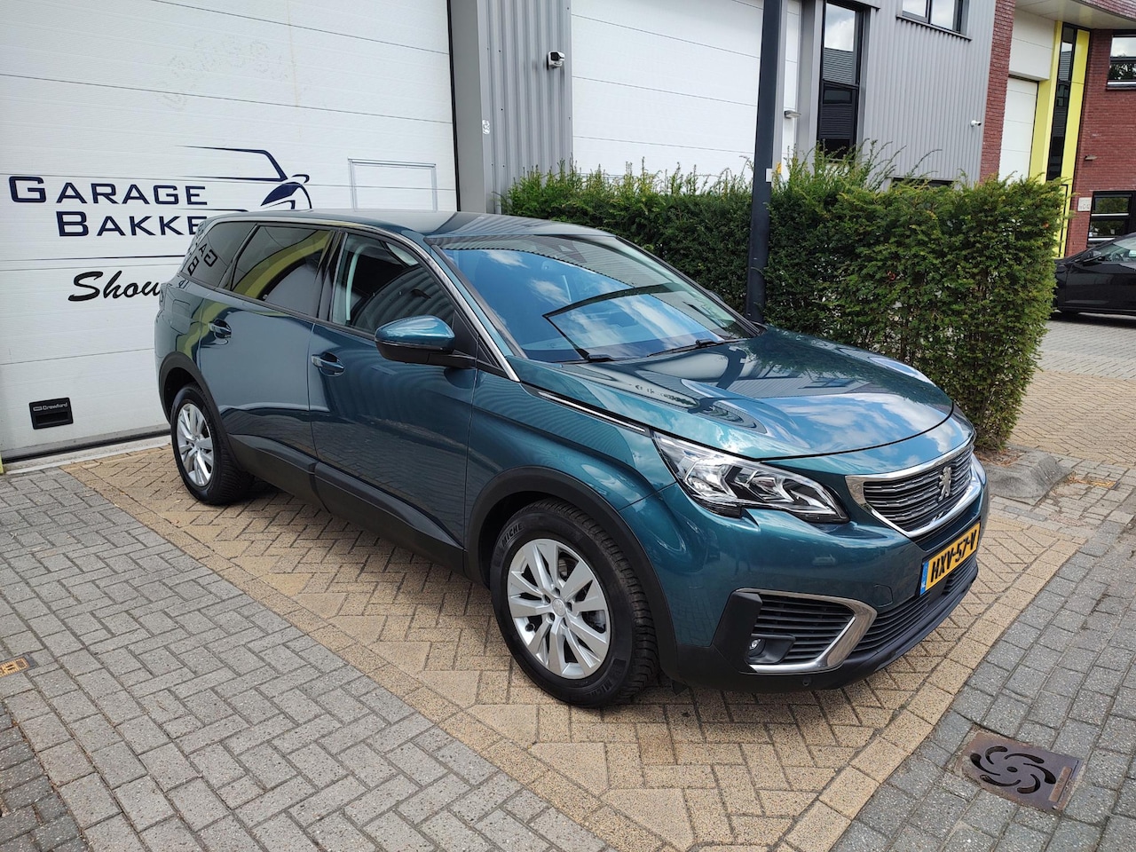 Peugeot 5008 - 1.2 PureTech Allure Pack Business Automaat Navigatie Cruise-Control Airco  All-Season Band - AutoWereld.nl