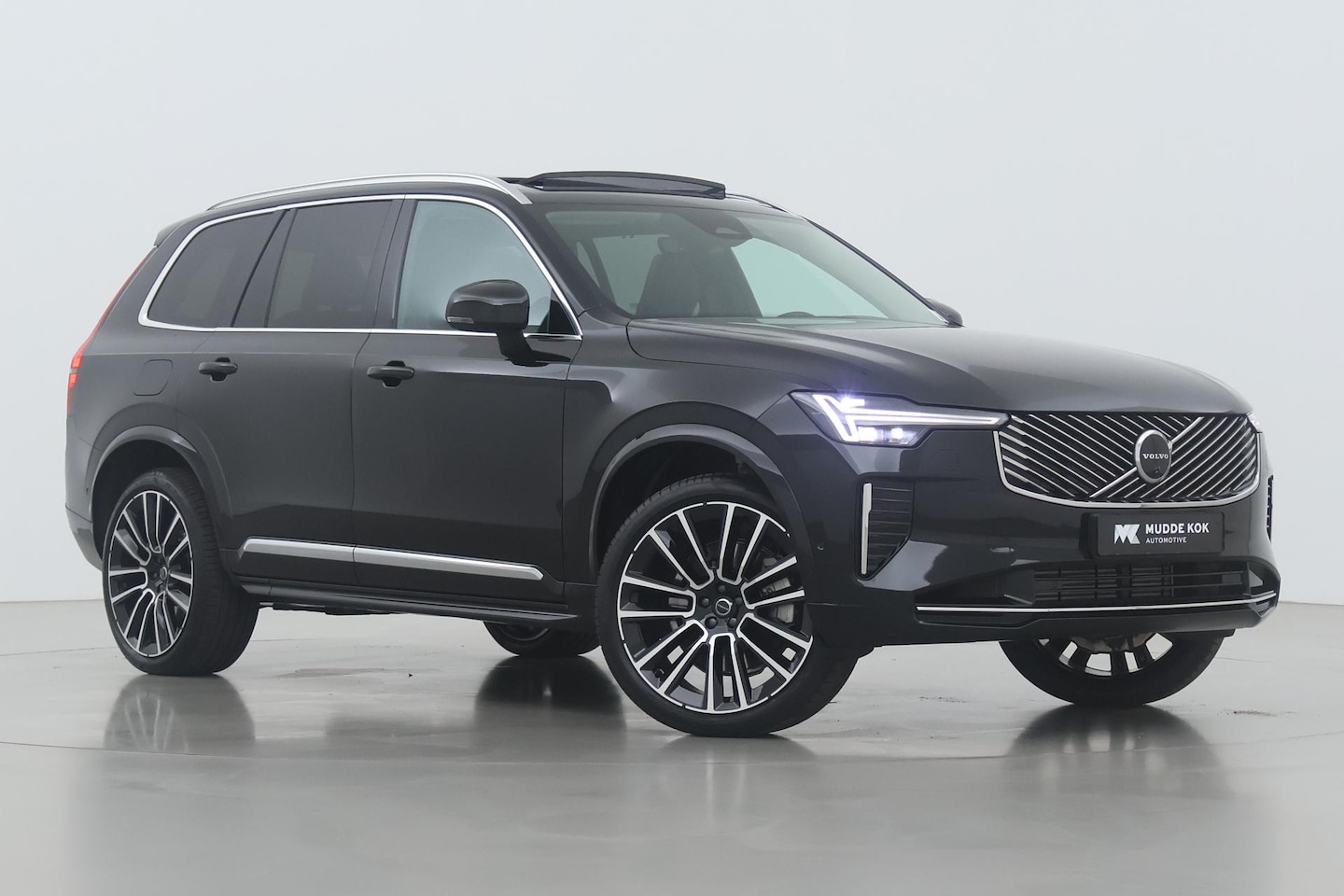 Volvo XC90 - T8 Plug-in hybrid Ultra Bright | FACELIFT | Bowers&Wilkins | Massage+Ventilatie | Trekhaak - AutoWereld.nl