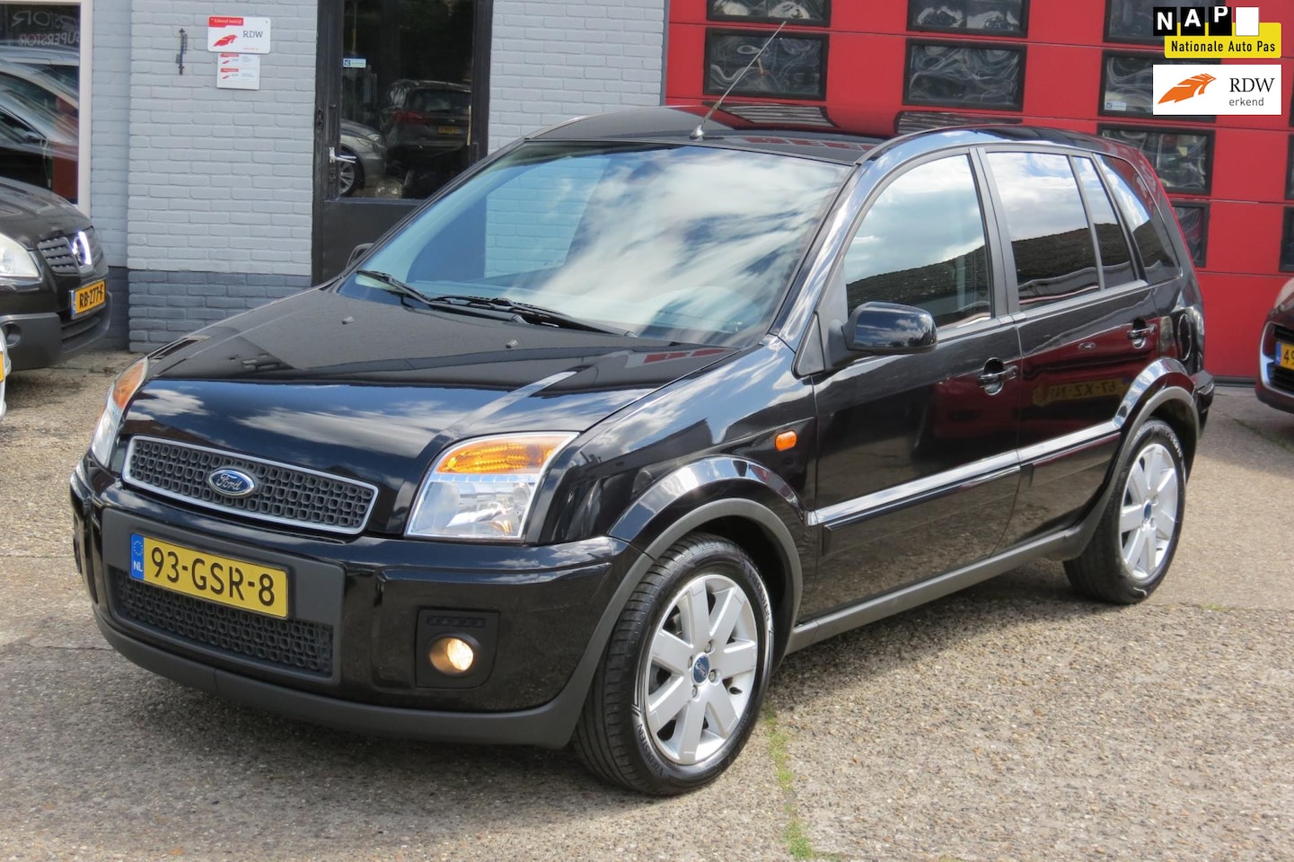Ford Fusion - 1.6-16V AUTOMAAT ,AIRCO , PDC , TREKHAAK - AutoWereld.nl