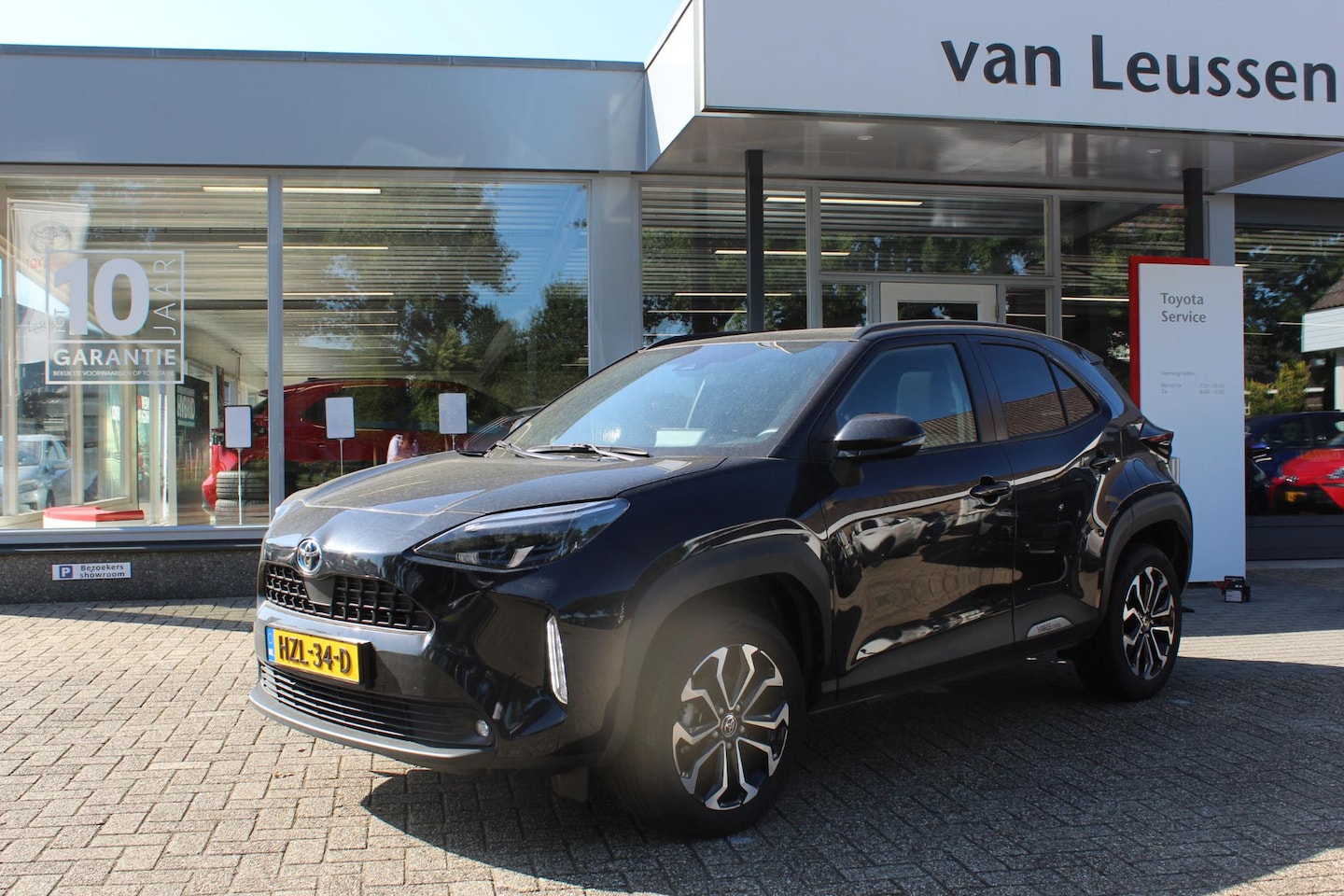Toyota Yaris Cross - 1.5 Hybrid STYLE PANODAK HEAD-UP DISPLAY STOEL/STUUR&WISSERVERW. LM-VELGEN LED BAD CLIMA E - AutoWereld.nl