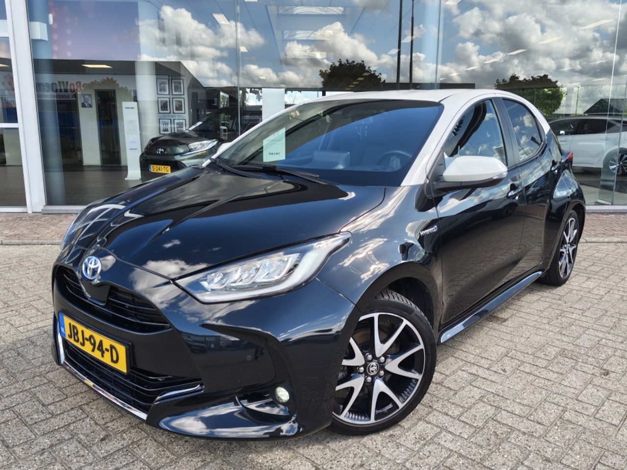 Toyota Yaris - 1.5 Hybrid Style Bi-tone | Keyless Entry | Stoel-Stuurverwarming - AutoWereld.nl