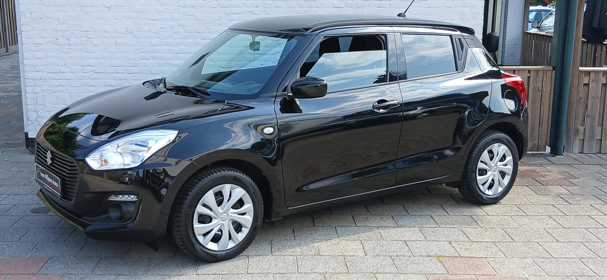 Suzuki Swift - 1.2 5drs DualJet 90pk Comfort carplay airco enz - AutoWereld.nl