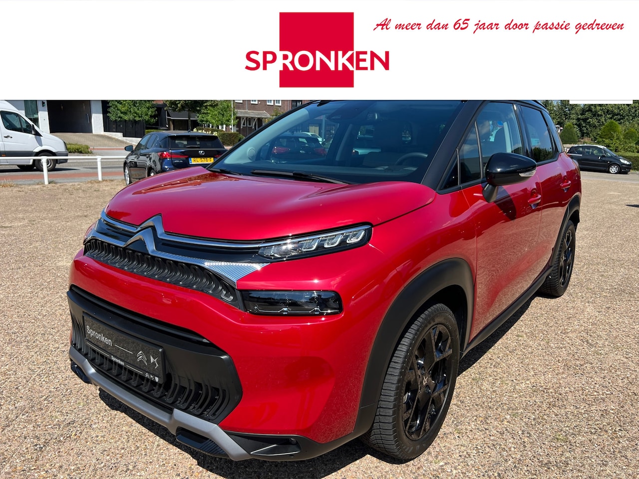 Citroën C3 Aircross - 1.2 PureTech Shine Pack Navi-Camera-Panoramadak-Stoelverwarming-Keyless - AutoWereld.nl