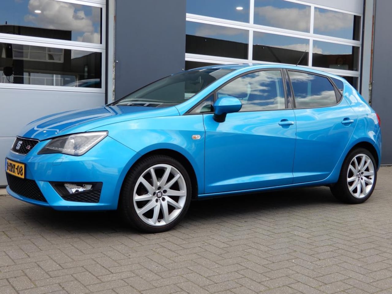SEAT Ibiza - 1.2 TSI FR Clima/Navi/Xenon - AutoWereld.nl