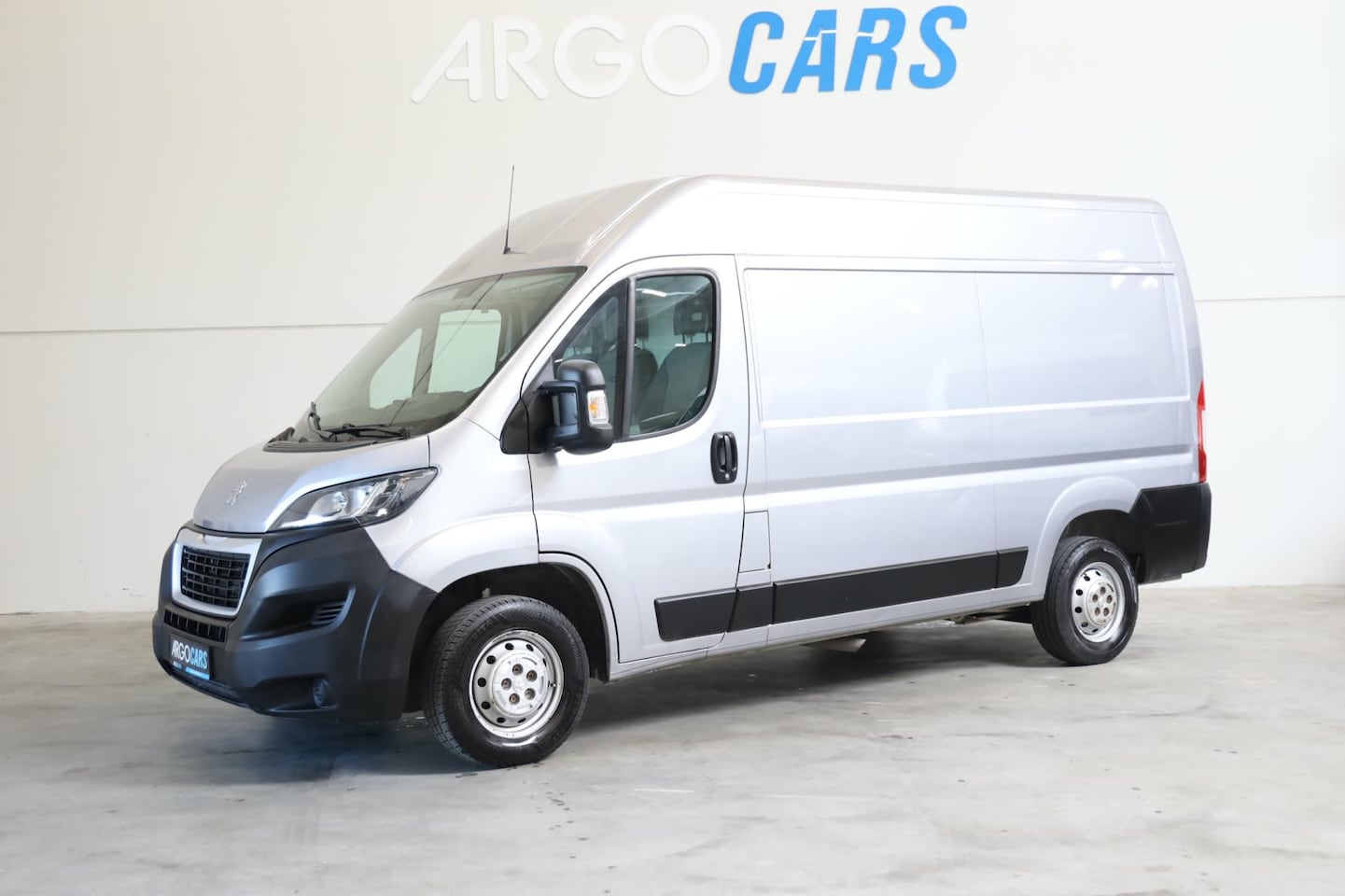 Peugeot Boxer - 330 2.2 BlueHDi L2/H2 140PK CAMERA TREKHAAK AIRCO NAVI CRUISE CONTROL LEASE V/A € 144,-p.m - AutoWereld.nl