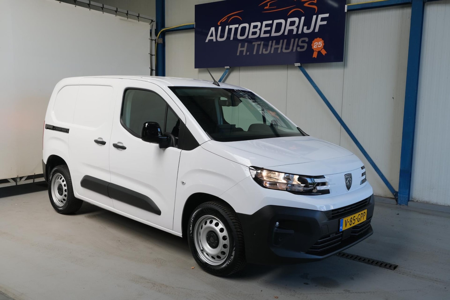 Peugeot Partner - 1.5 BlueHDi 130 EAT8 S&S Automaat - N.A.P. Airco, Cruise, Navi, PDC, Camera, Trekhaak. - AutoWereld.nl