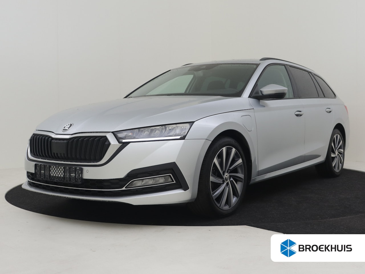 Skoda Octavia Combi - First Edition iV 204pk Dodehoekdetectie | Elektri stoelen met memory | Stoelverwarming | K - AutoWereld.nl