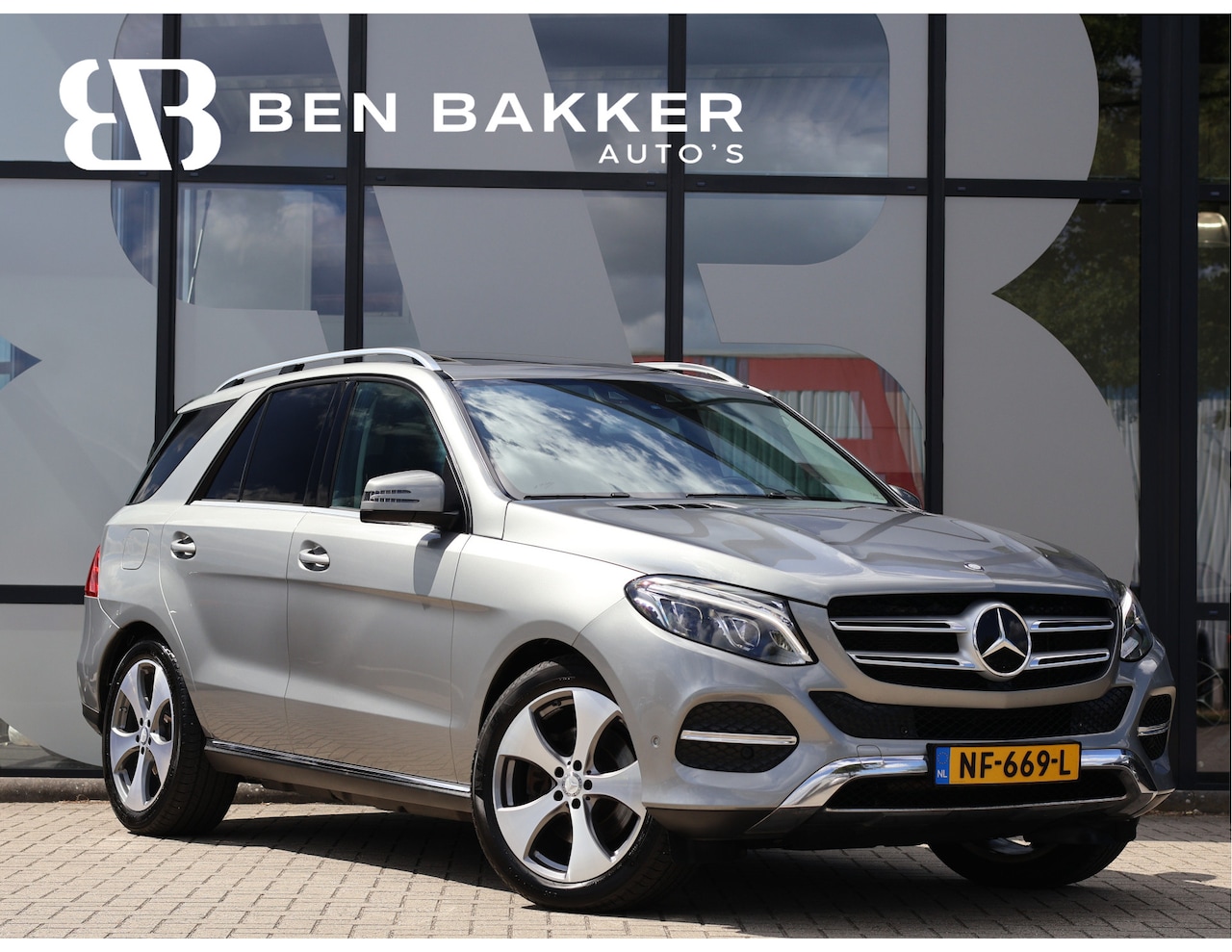 Mercedes-Benz GLE-Klasse - 400 4MATIC V6 333PK AMG Sport | Luchtvering | Leder | Pano | ACC | Haak | Cam | - AutoWereld.nl