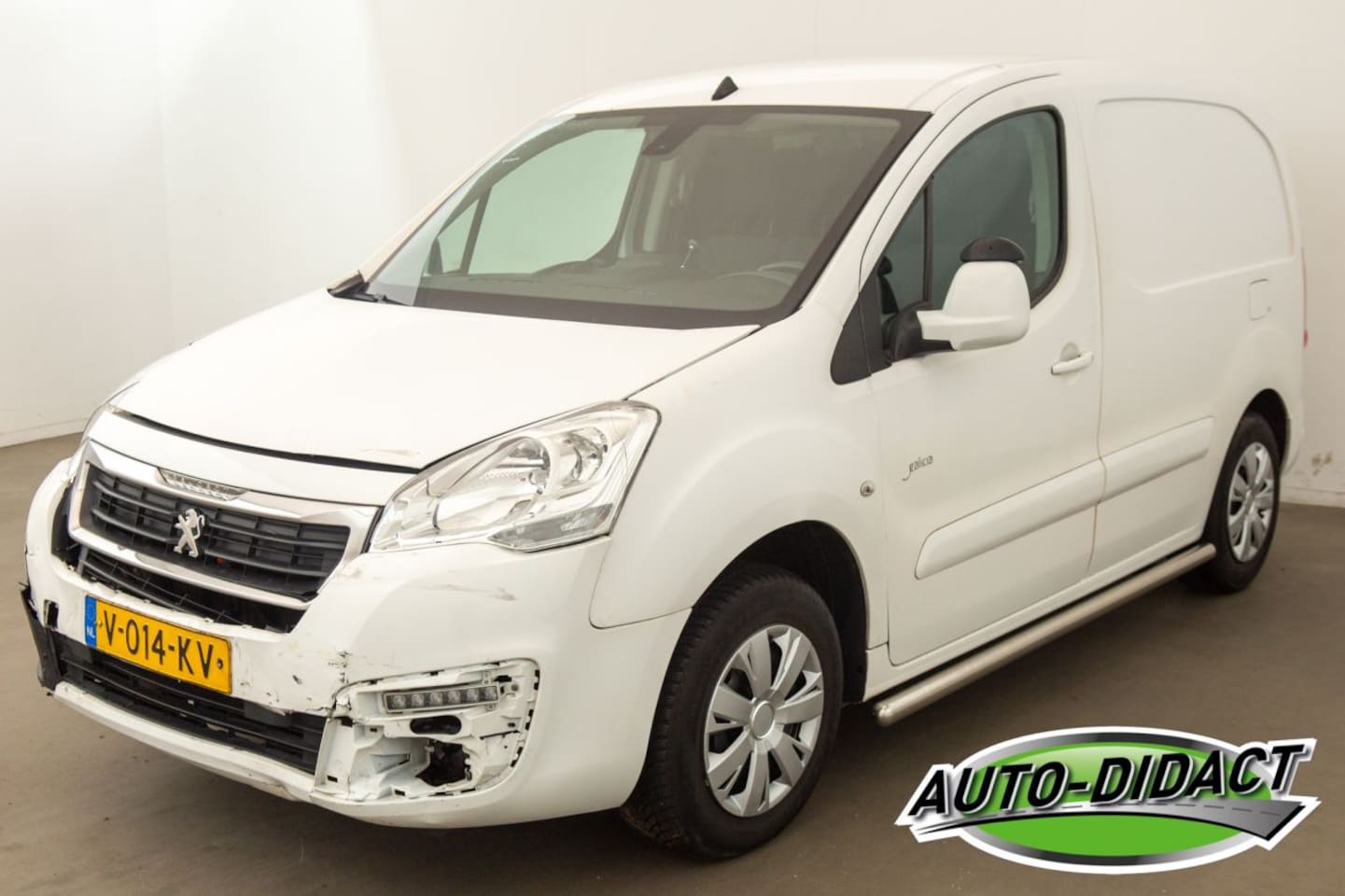Peugeot Partner - 1.6 BlueHDi Automaat Clima 100 L1 Premium Pack S&S - AutoWereld.nl