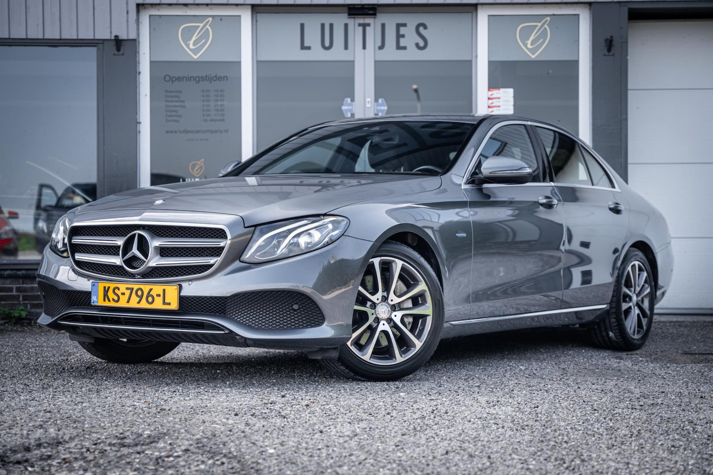 Mercedes-Benz E-klasse - 350e Trekhaak I Sfeerverlichting I Carplay I Luchtvering I NL-auto I NAP - AutoWereld.nl