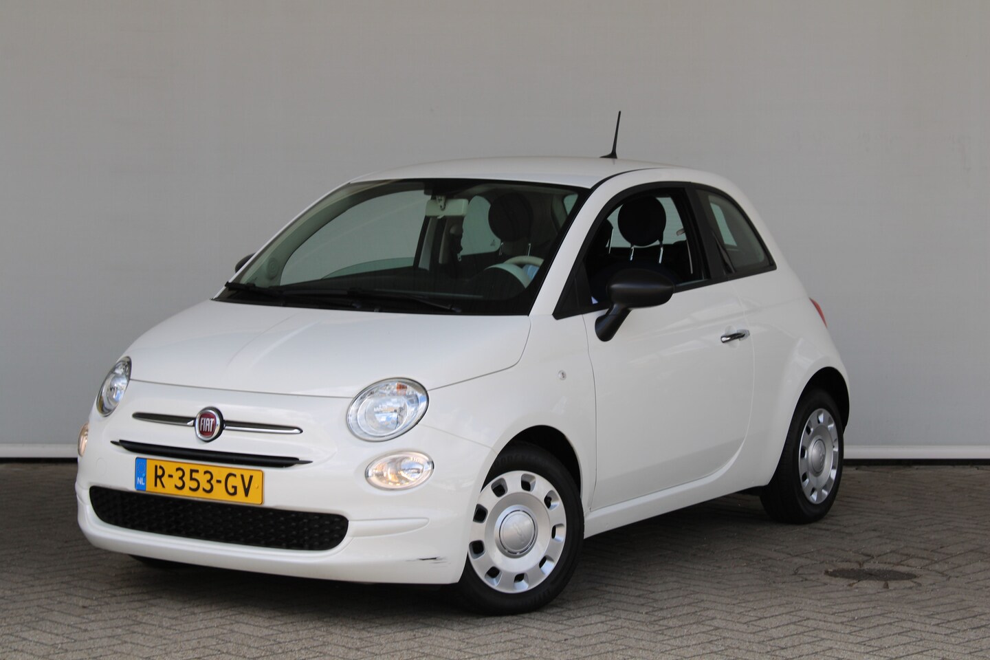 Fiat 500 - 1.0 Hybrid Cult | Airco | DAB | Parkeersensoren | Bluetooth verbinding - AutoWereld.nl
