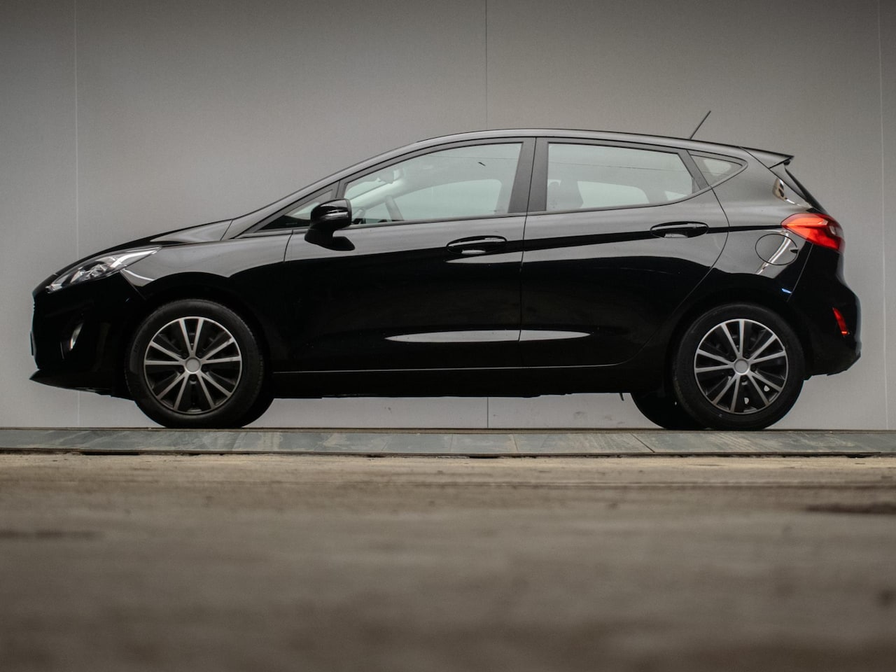 Ford Fiesta - 1.1 Trend Sport (APPLECARPLAY,NAVI,LED,CRUISE,PDC,ELEKTRISCH PAKKET,LANE ASSIST,DAB,BLUETO - AutoWereld.nl