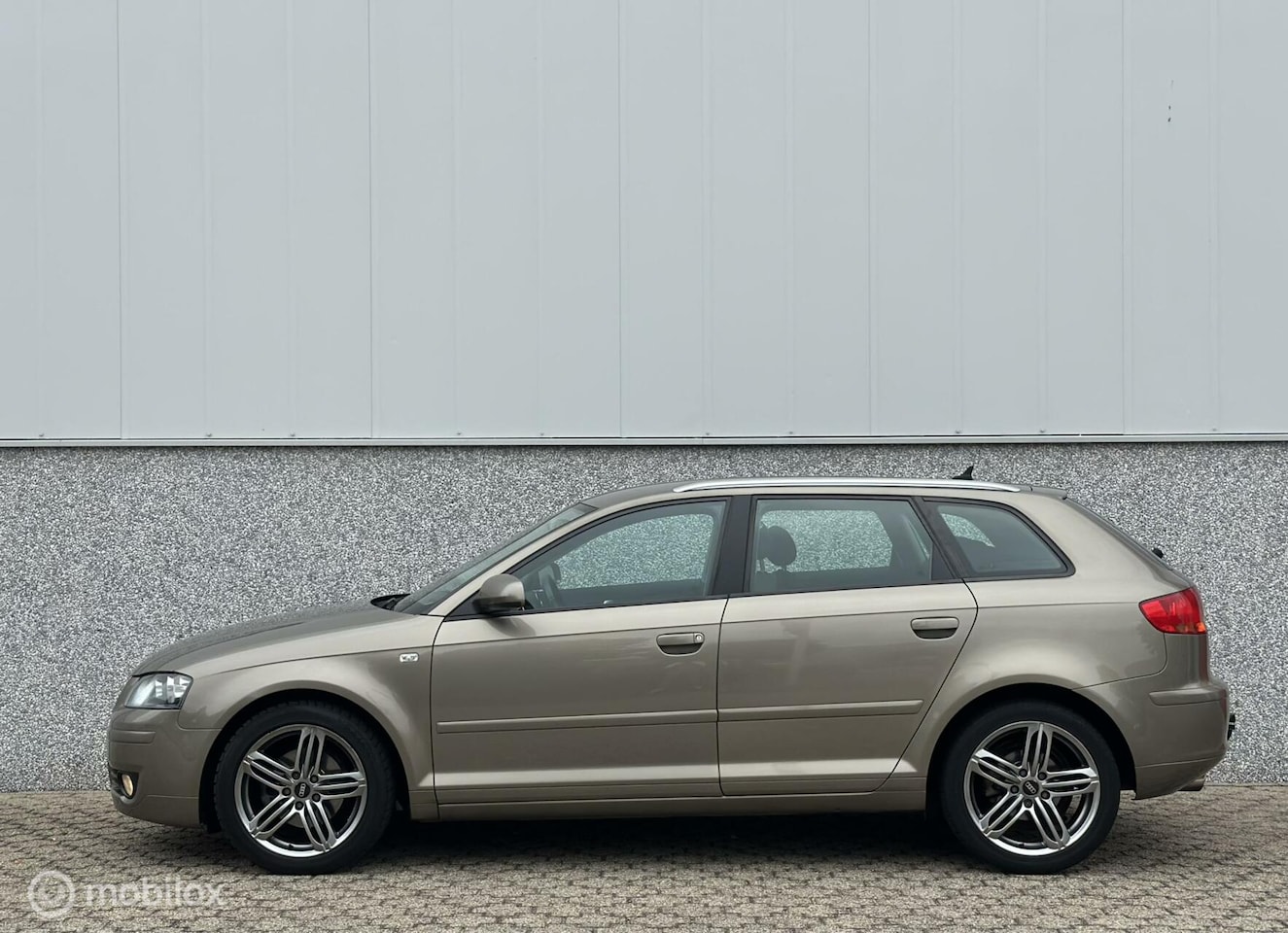 Audi A3 Sportback - 1.8 TFSI Attraction Pro Line Business 1.8 TFSI Attraction Pro Line Business - AutoWereld.nl
