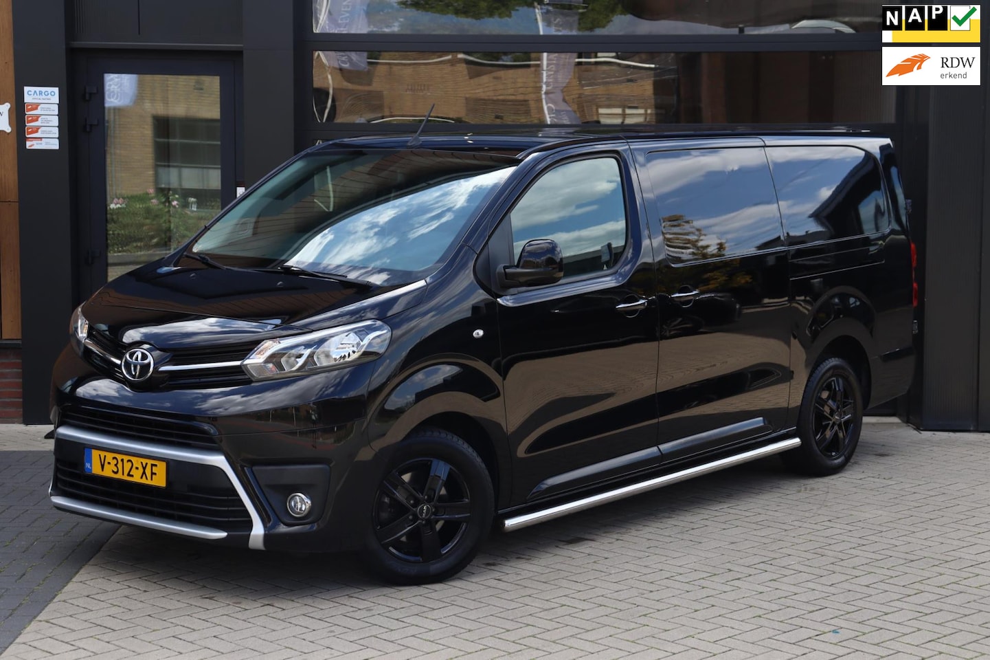 Toyota PROACE Long Worker - 2.0 D-4D Professional | NAP | 150 Pk | Dubbele schuifdeur | Navi | Climate | Camera | Crui - AutoWereld.nl