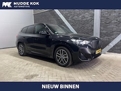 BMW iX1 - xDrive30 67 kWh | M-Sport | Panoramadak | Trekhaak | Harman/Kardon | Camera