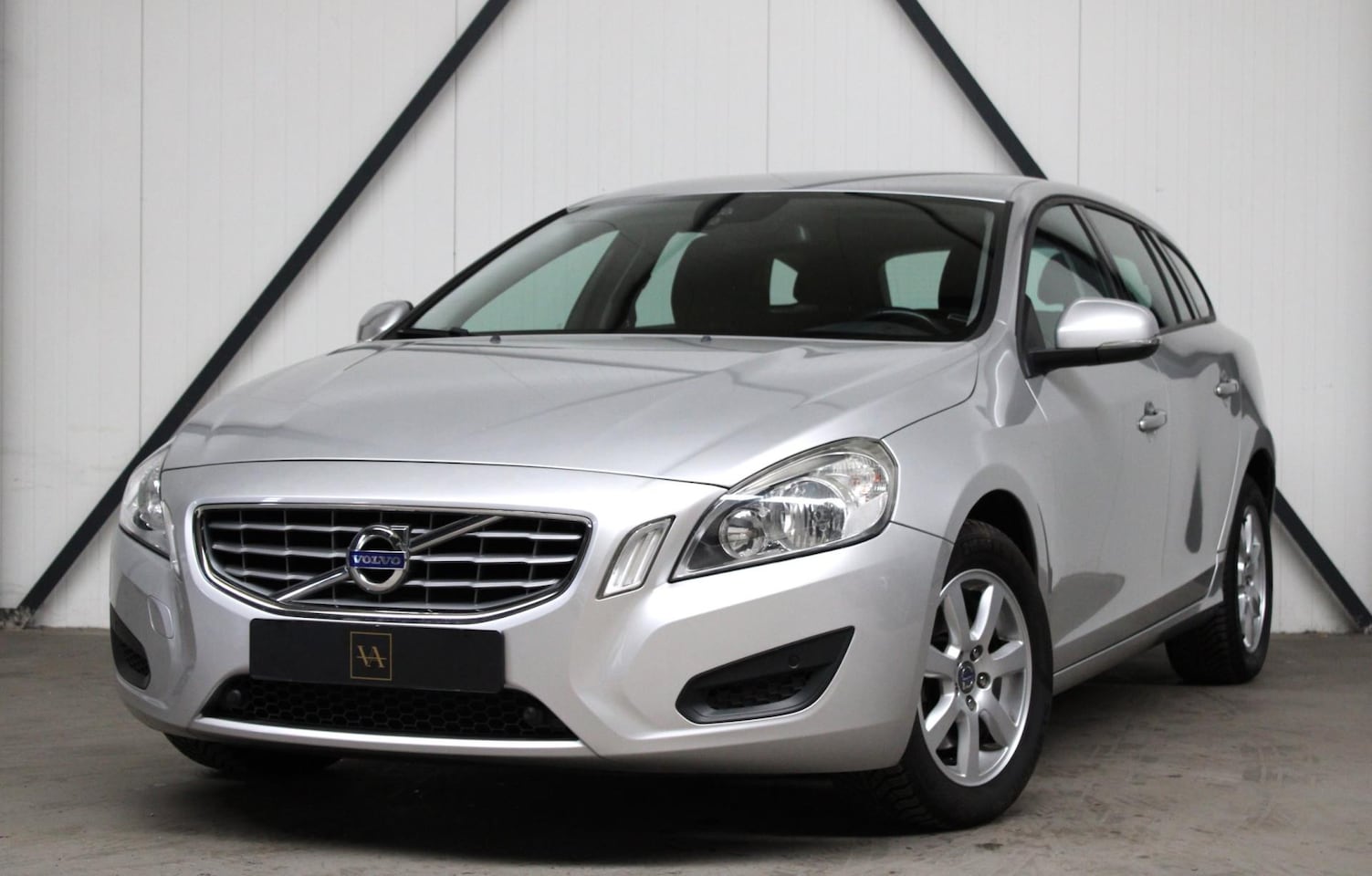 Volvo V60 - 1.6 T3 Kinetic l Automaat l PDC l Cruise l Clima - AutoWereld.nl