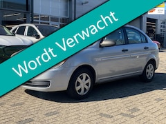 Hyundai Accent - 1.4i Dynamic 97pk Sedan Airco Trekhaak 1100kg. 1e eigenaar