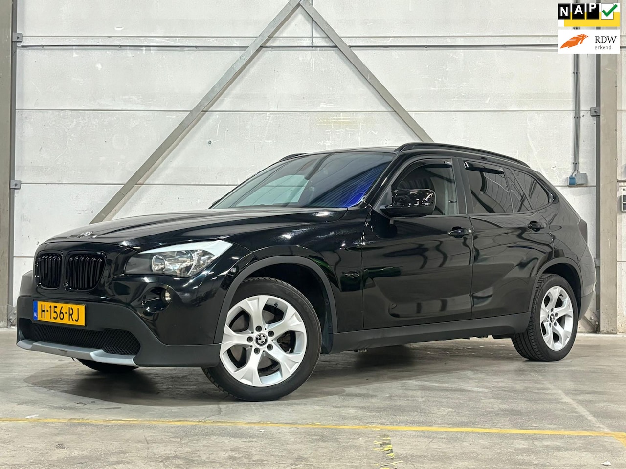 BMW X1 - SDrive18i Executive Carplay Stoelverwarming - AutoWereld.nl