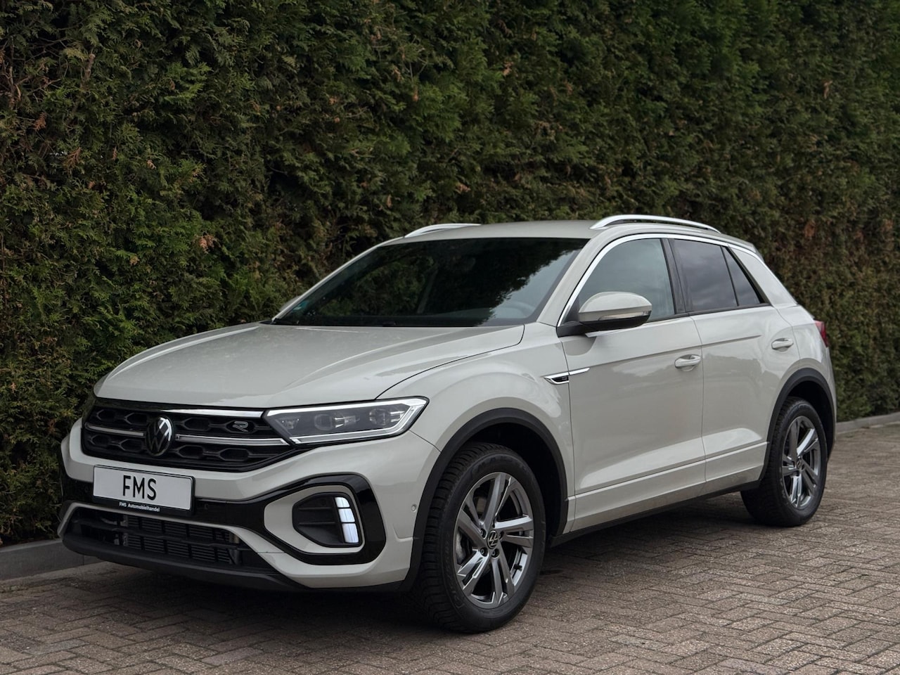Volkswagen T-Roc - 1.0 TSI 3x R-Line CarPlay Camera - AutoWereld.nl