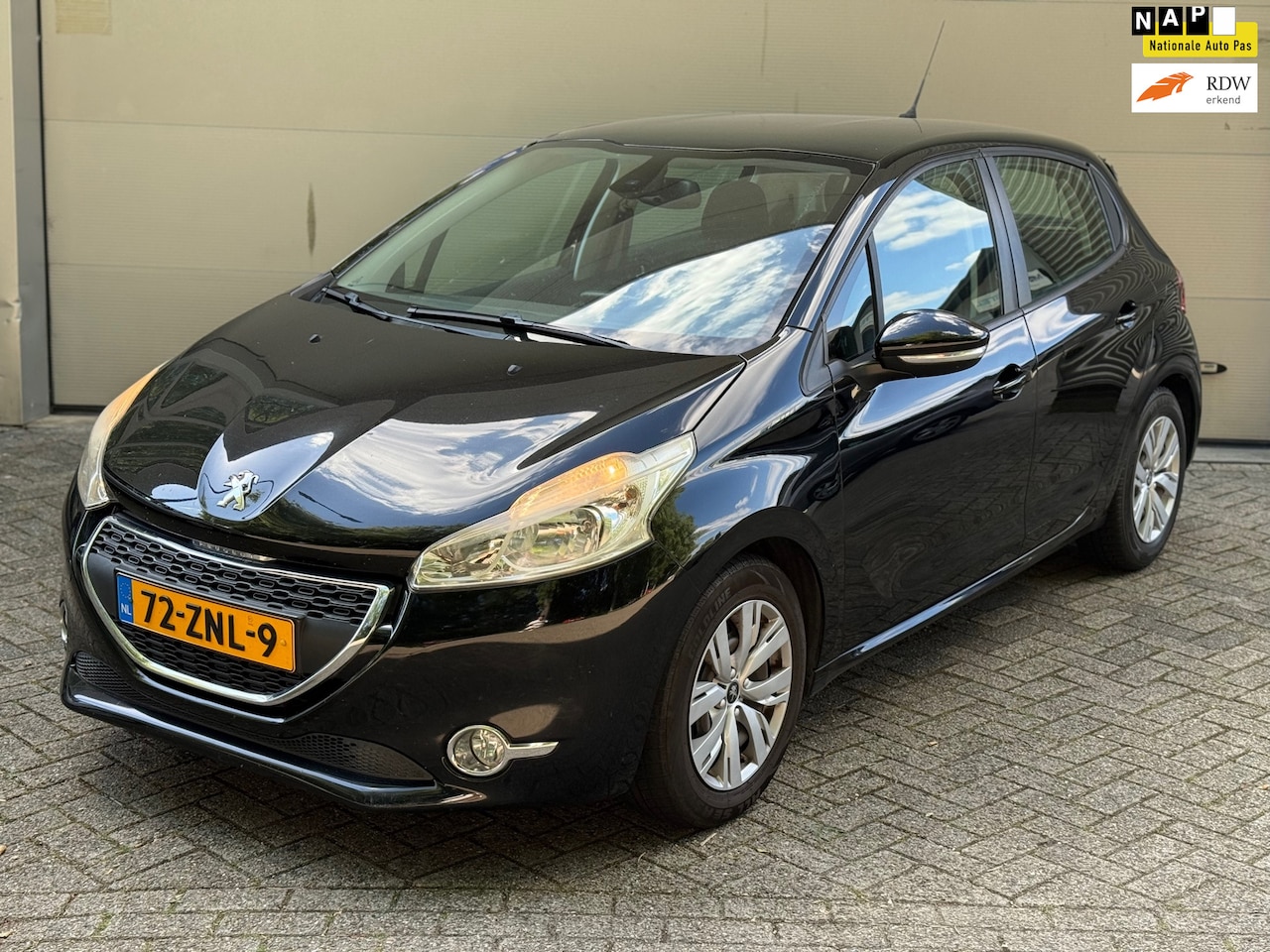 Peugeot 208 - 1.2 VTi Envy l Cruise l Parkeersensoren l Volledig Onderhouden l - AutoWereld.nl