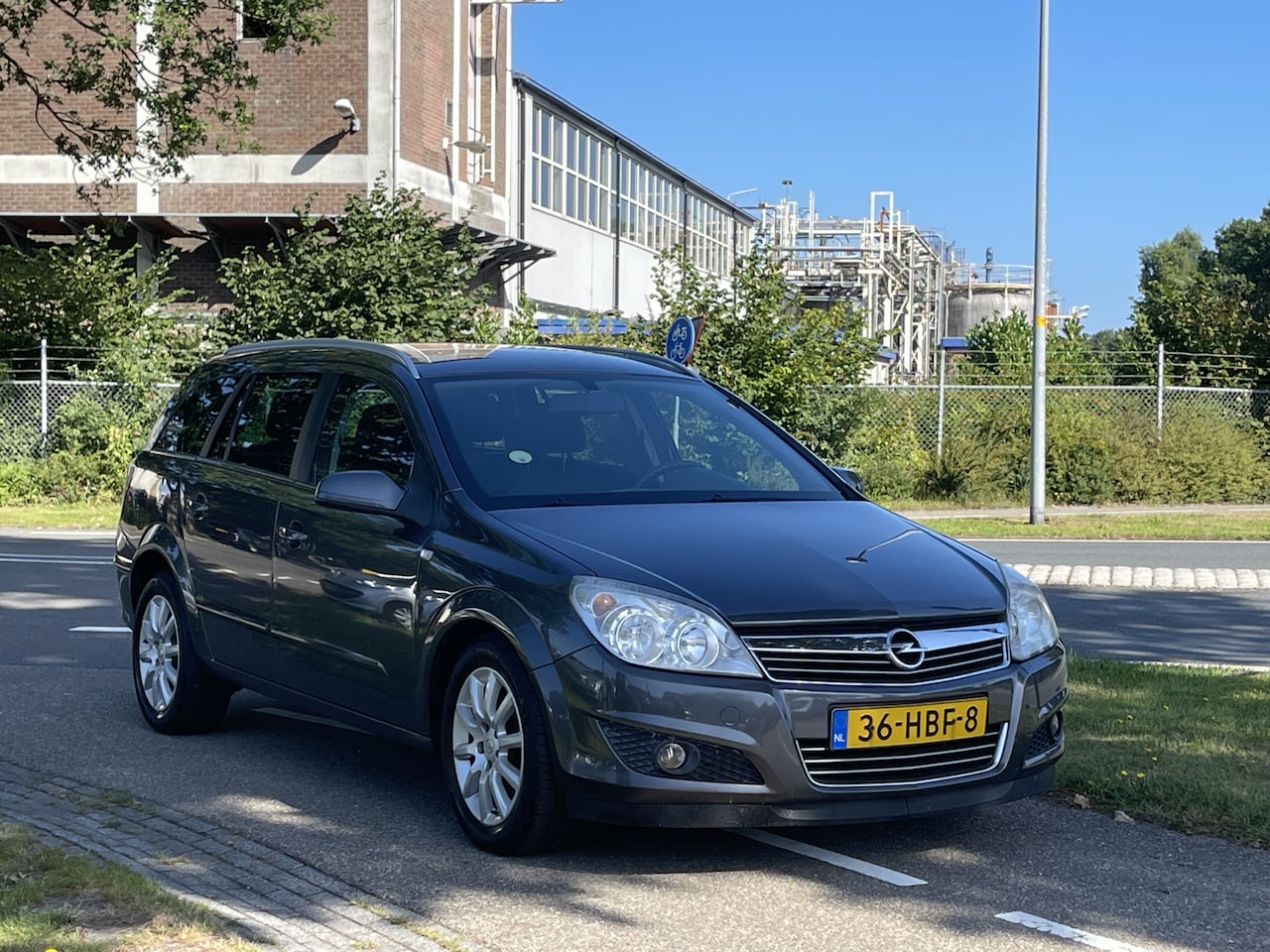 Opel Astra Wagon - 1.6 Temptation | Trekhaak | Navigatie | Airco | Cruise Control - AutoWereld.nl