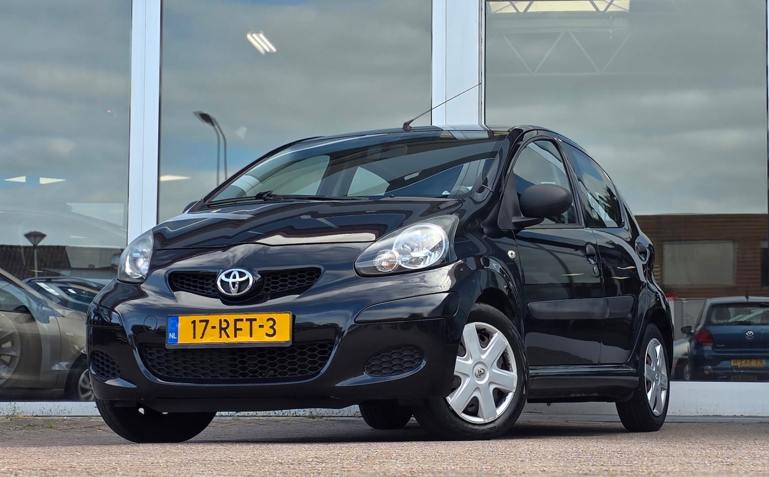Toyota Aygo - 1.0-12V Now Trekhaak Airco 100% Onderhoud 3e Eigenaar! - AutoWereld.nl