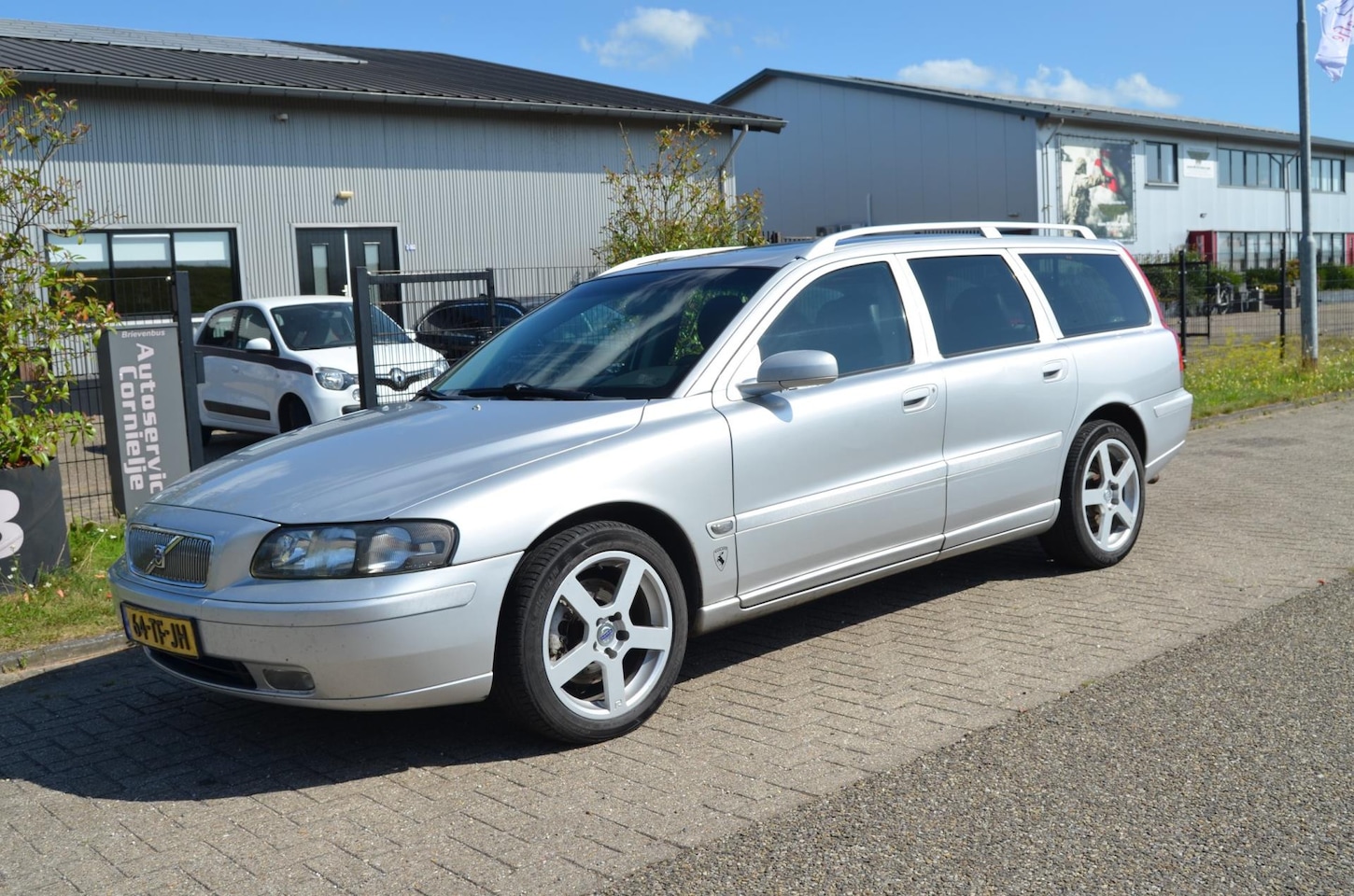 Volvo V70 - 2.4 T 200pk Clima|Cruise|Trekhaak - AutoWereld.nl