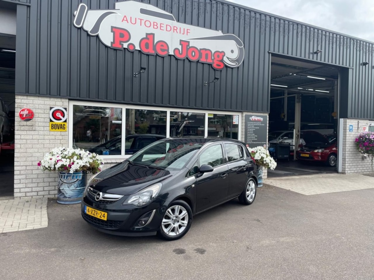 Opel Corsa - 1.4-16V BLITZ - AIRCO! - Navi - Cruise - Stoel + Stuurverwarming - Parkeersensoren! - AutoWereld.nl