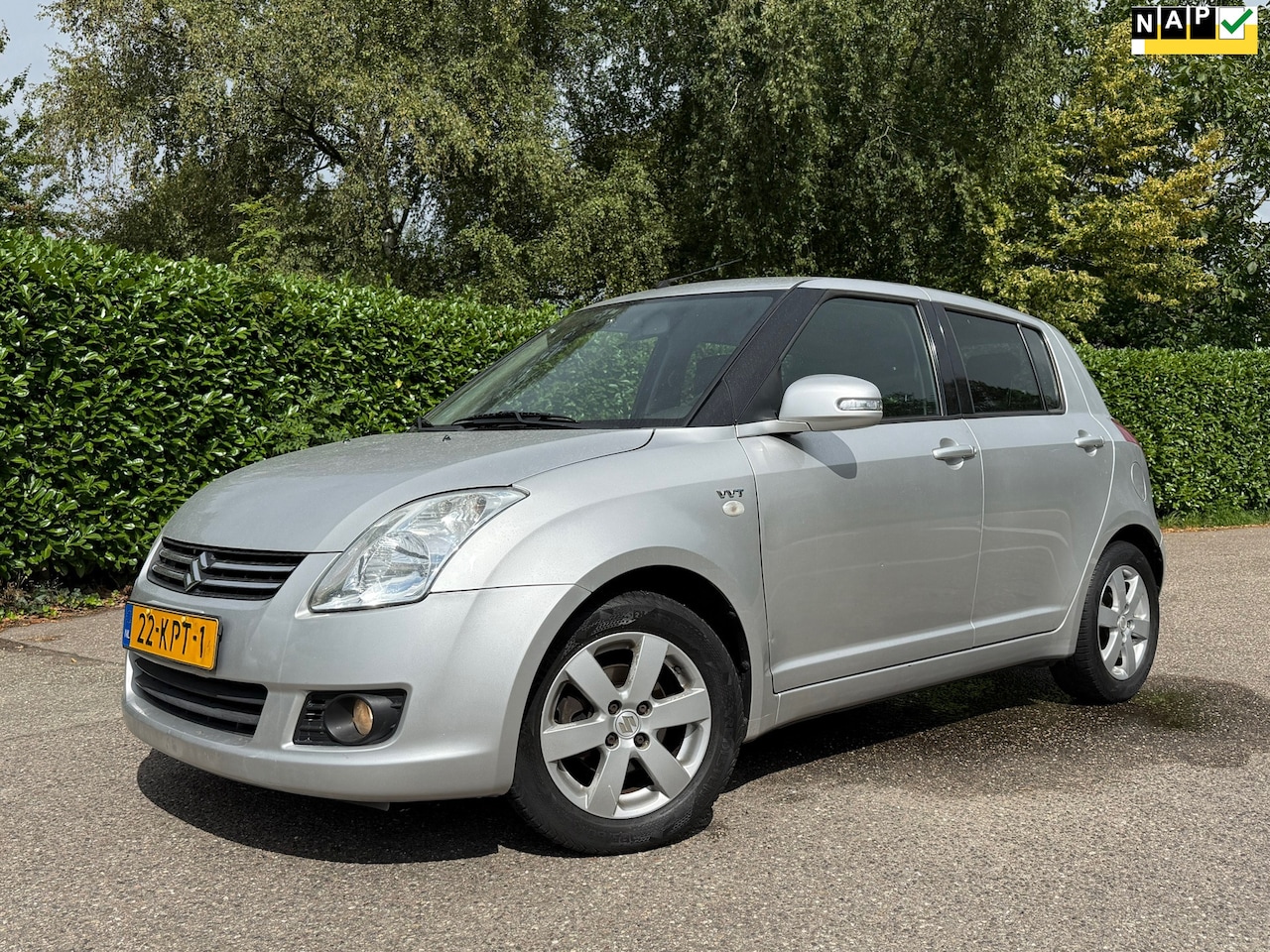 Suzuki Swift - 1.3 Limited | Airco | Velours | 15" Velgen | Trekhaak | Nieuwe APK | - AutoWereld.nl