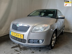 Skoda Fabia - 1.6-16V Ambiente SCHADEAUTO