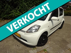 Daihatsu Sirion 2 - 1.0-12V Trend MET JAAR APK