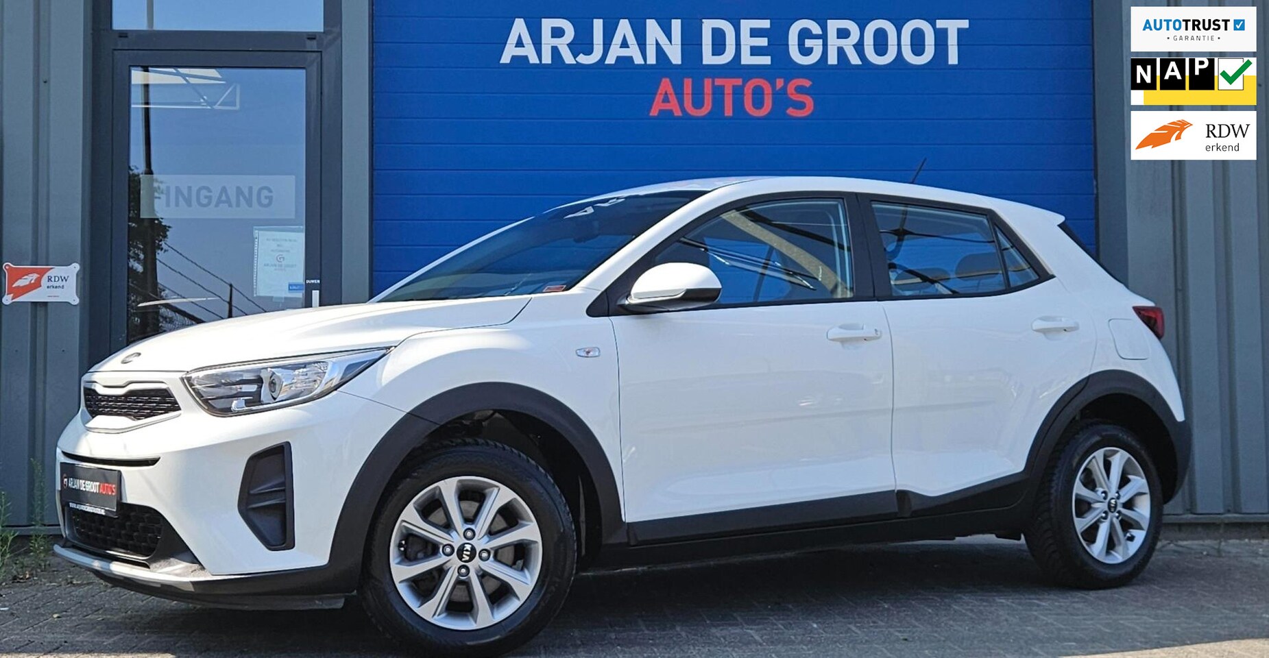 Kia Stonic - 1.2 85PK 4 cilinder Airco Carplay® LM Velgen Dealer oh - AutoWereld.nl