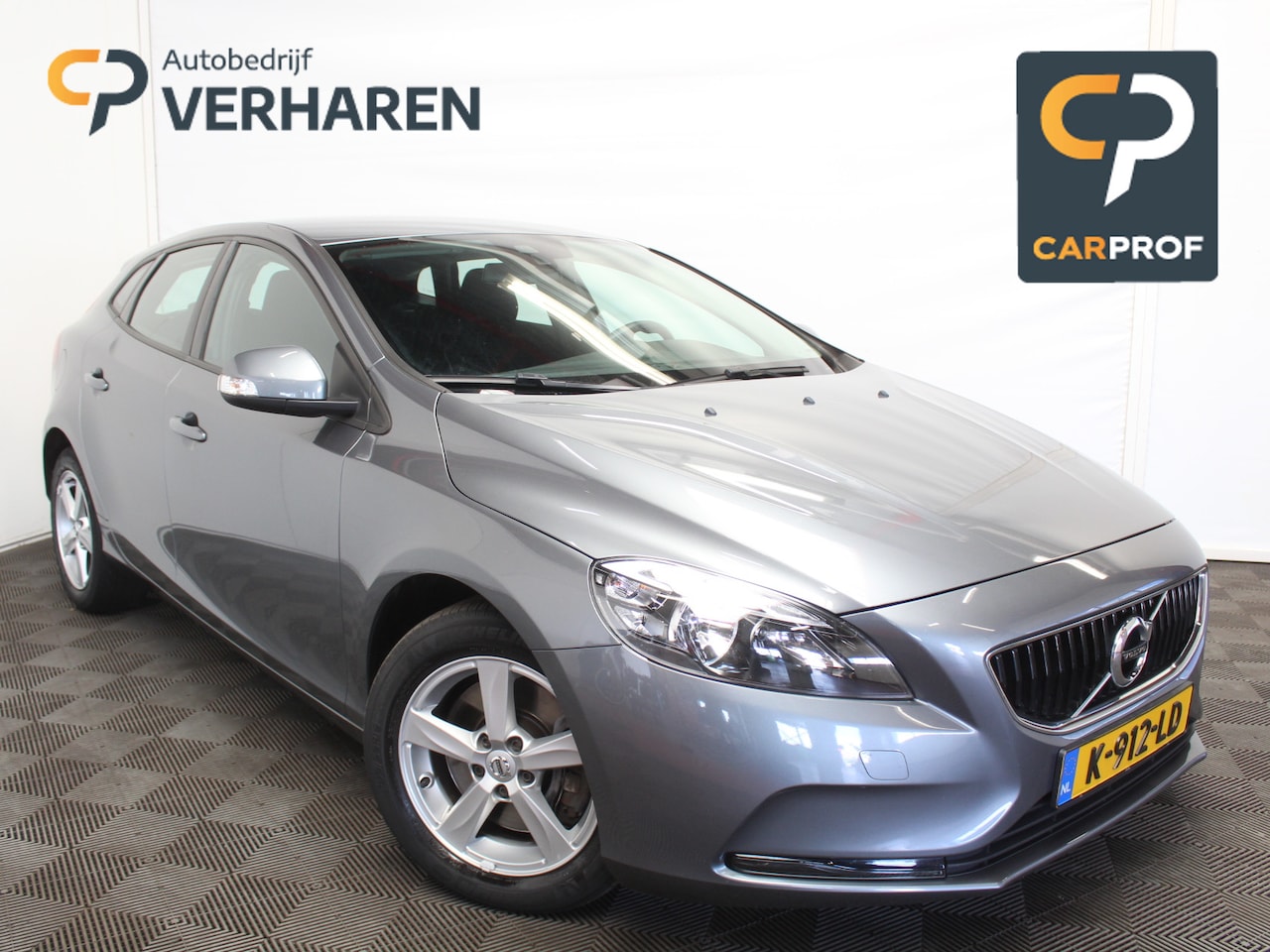 Volvo V40 - 1.5 T2 Momentum CLIMATE | LED | AFN TREKHAAK | LMV | CRUISE | AUTOMAAT - AutoWereld.nl