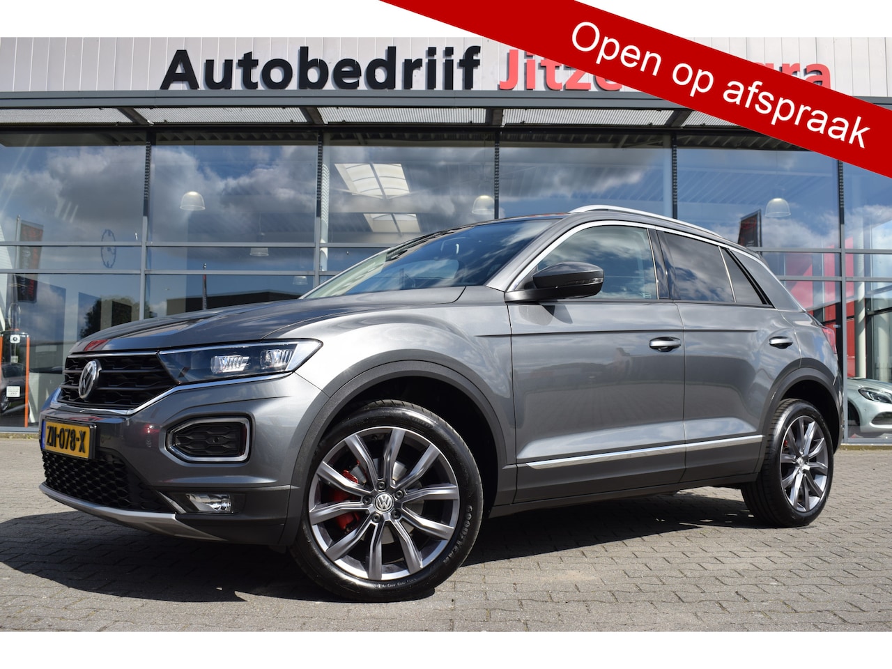 Volkswagen T-Roc - 1.5 TSi 150pk Sport LED | Panoramadak | Virtual | Carplay | Trekhaak | 18 Inch LMV - AutoWereld.nl