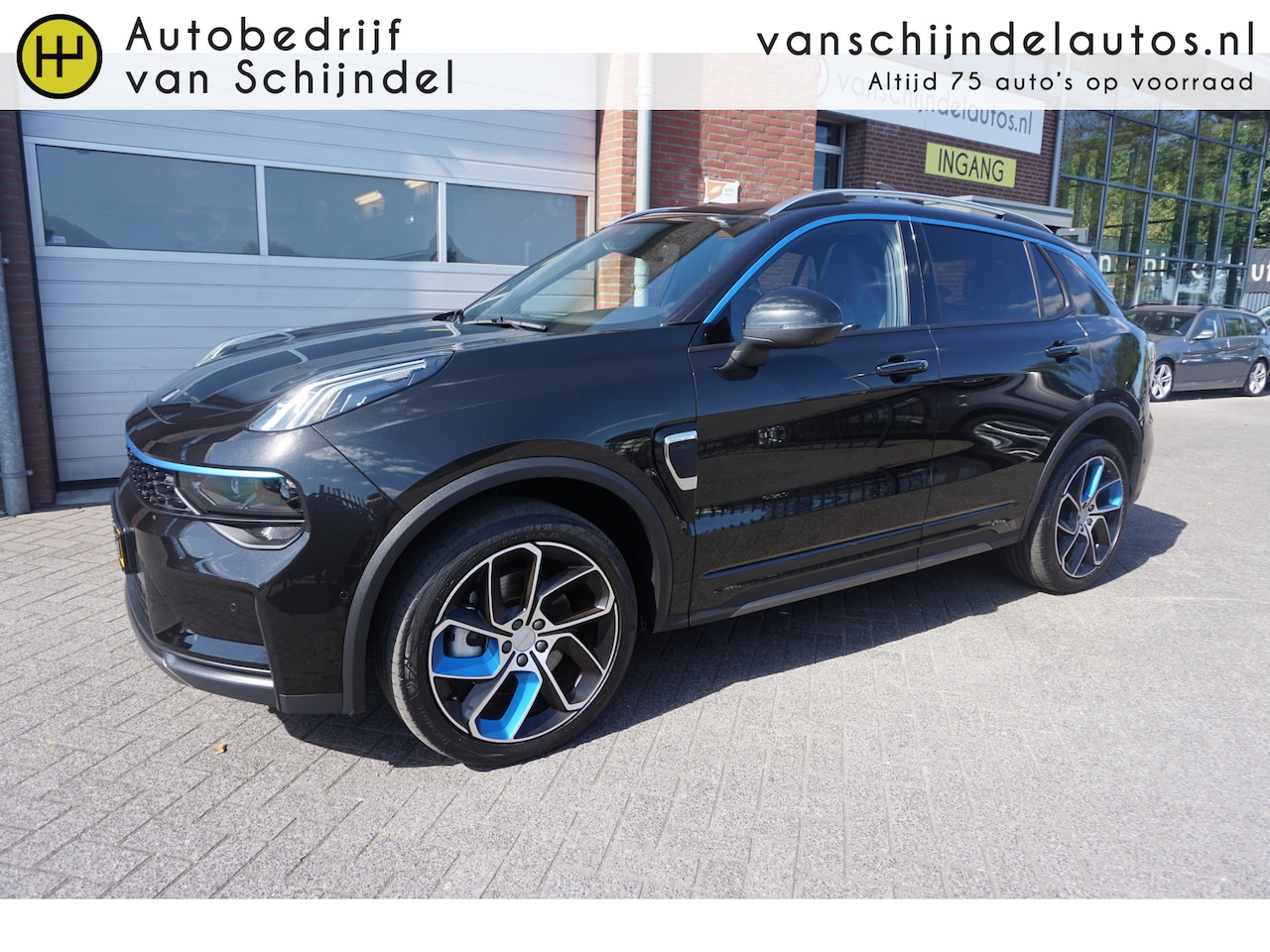 Lynk & Co 01 - 1.5 261PK! ORIGINEEL NL ZWARTE HEMEL ROLHOES 360CAMERA 6,6KWH LADER PANORAMADAK FULL LED S - AutoWereld.nl