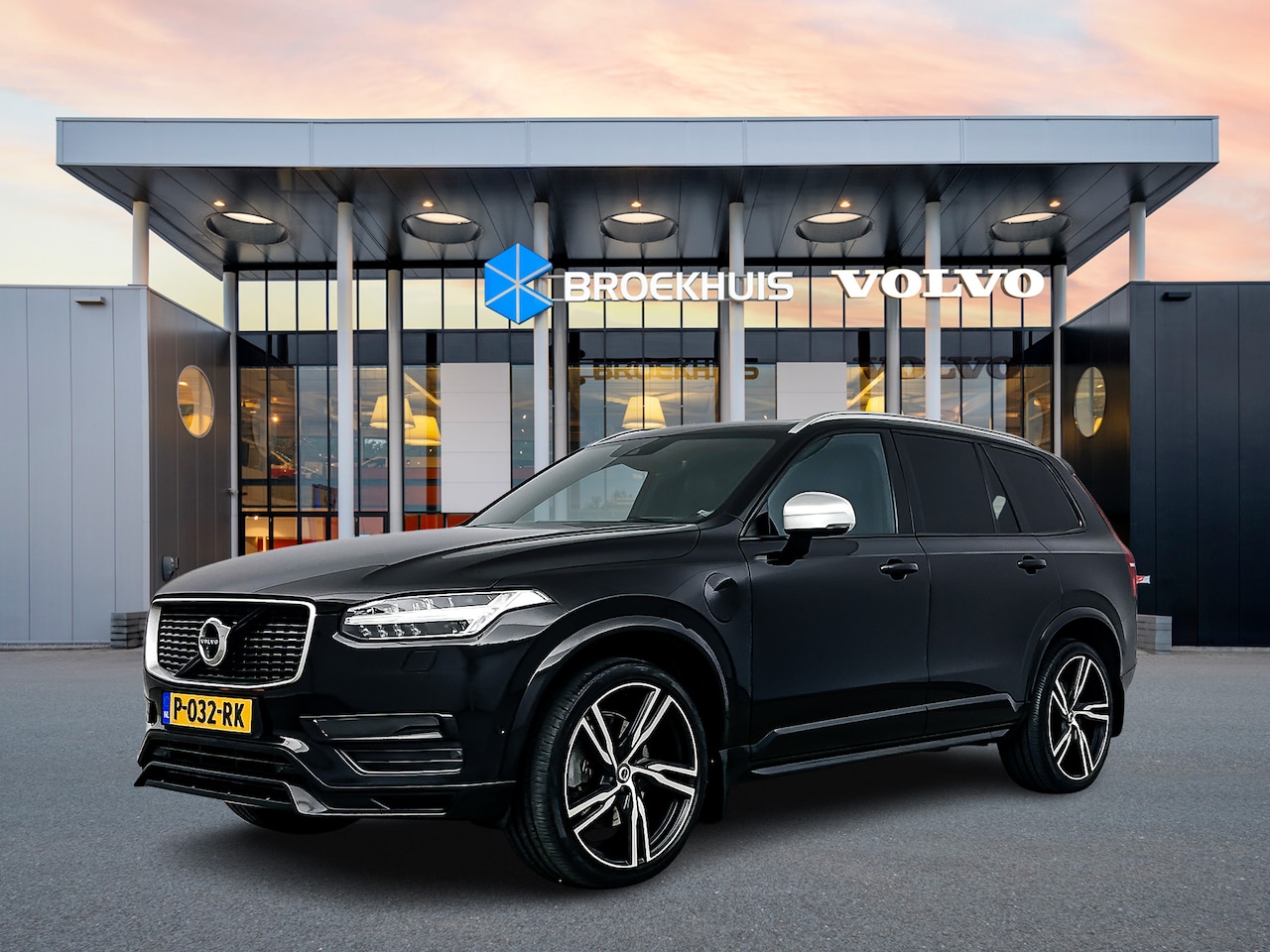 Volvo XC90 - T8 Recharge AWD R-Design | 22" | Luchtvering | Head-up | 360 Camera | Trekhaak | Panoramad - AutoWereld.nl