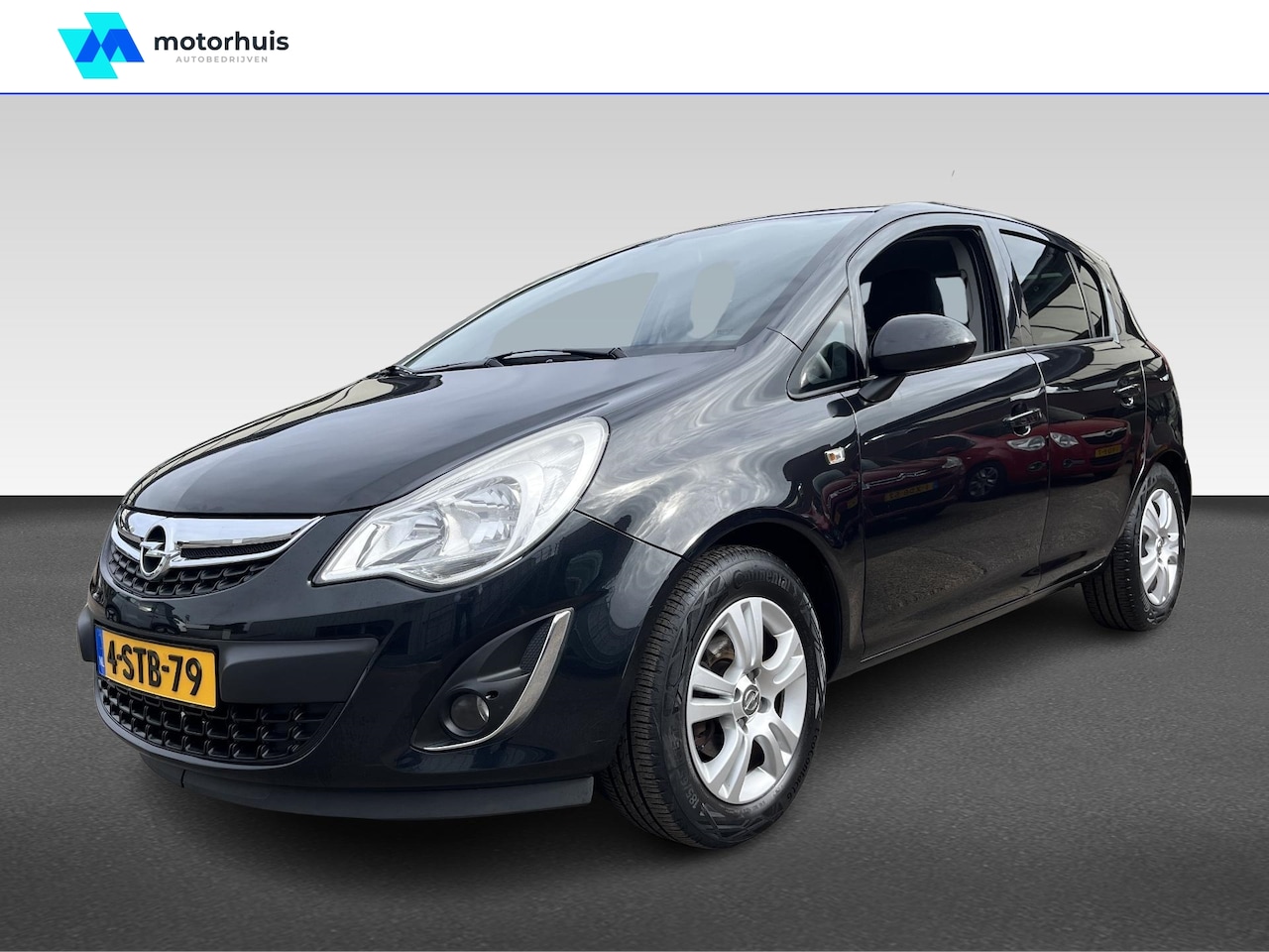 Opel Corsa - 1.4 Twinport 100pk 5d Berlin / Airco / Trekhaak - AutoWereld.nl