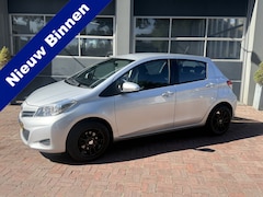Toyota Yaris - 1.3 VVT-i Dynamic Automaat Bj 2011 Km 76.147 Navi, 14Inch, Cruise, Camera