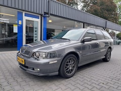 Volvo V40 - 2.0 Europa Leer 16 inch Spoiler Trekhaak Clima Cruise 4 eigenaren Nieuwe apk bij afleverin