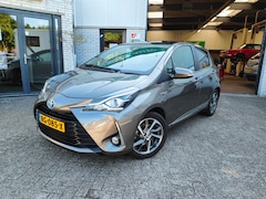 Toyota Yaris - 1.5 Hybrid Premium | Panorama dak |1ste eigenaar | NL auto | Camera | Navigatie