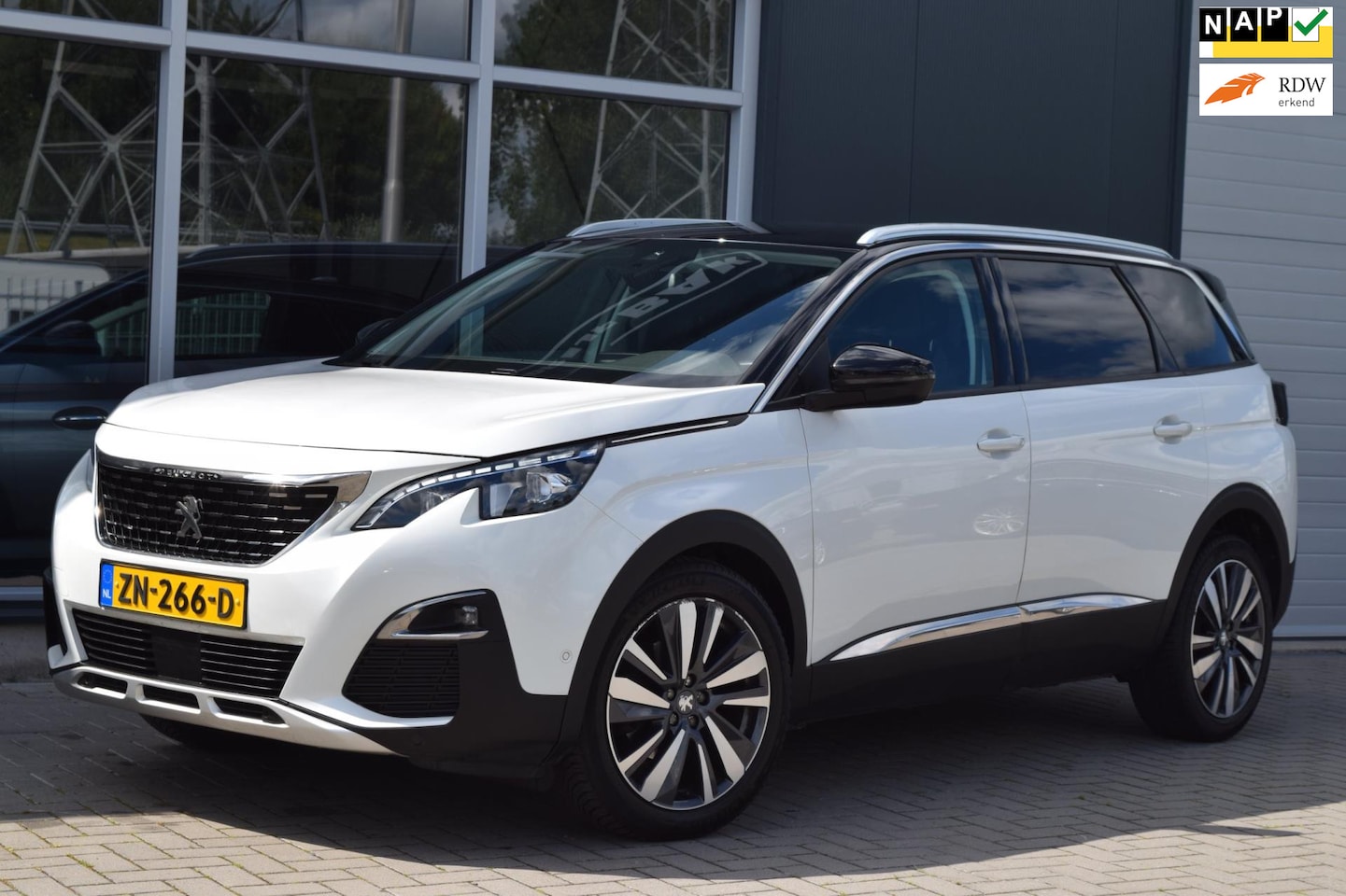 Peugeot 5008 - 1.2 PureTech Allure | LED Koplampen | Virtual | NAP + APK 7-2027 ! - AutoWereld.nl