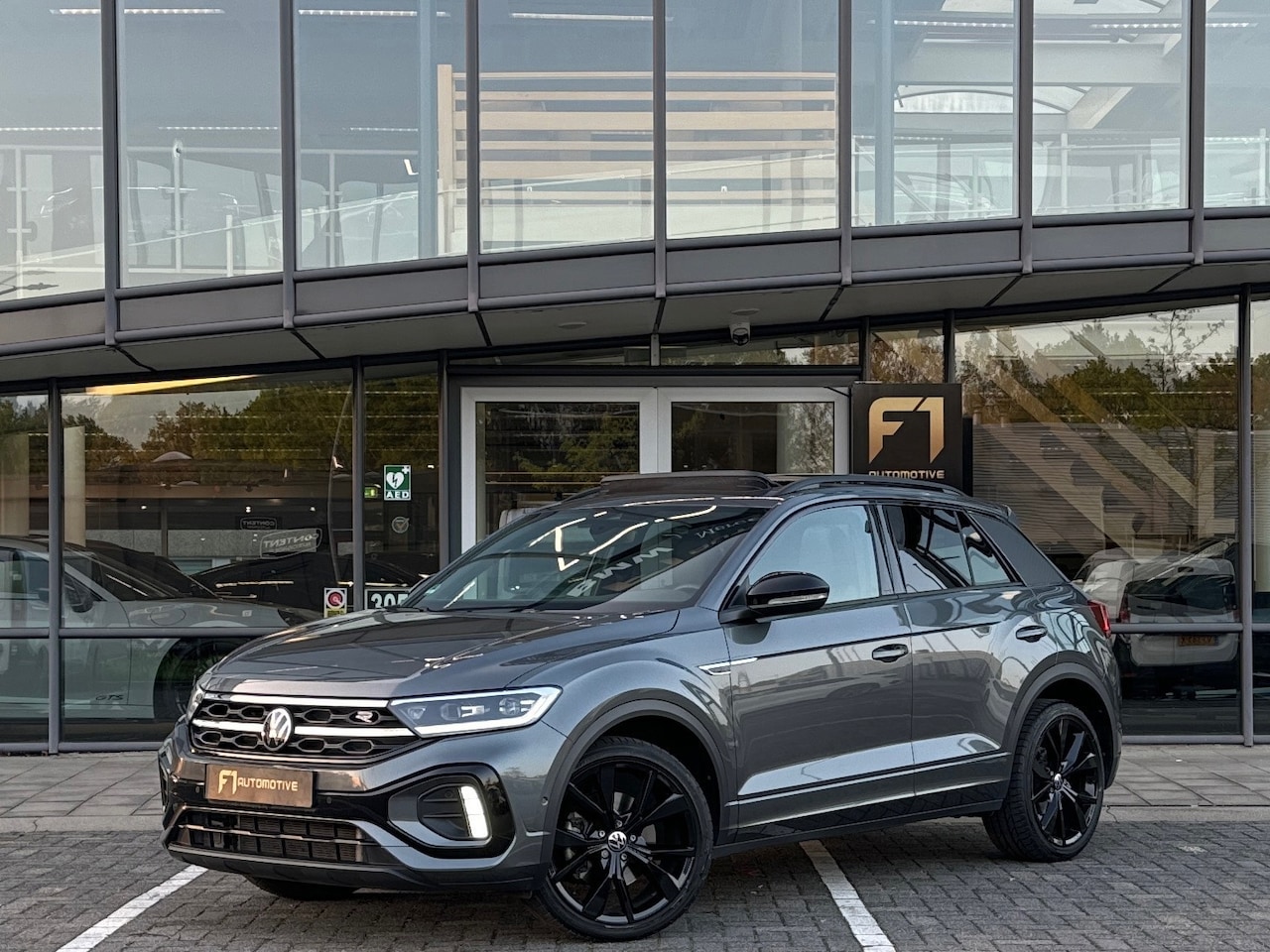 Volkswagen T-Roc - 1.5 TSI R-Line Pano|Keyless|Sfeer|Camera|IQ - AutoWereld.nl