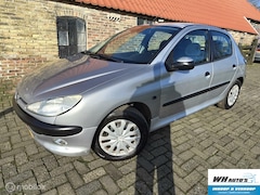Peugeot 206 - 1.4 Gentry