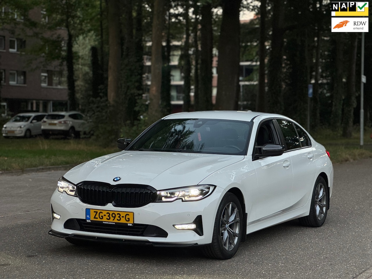 BMW 3-serie - 320i High Executive Edition Leder,Stoelverwarming,NAP - AutoWereld.nl