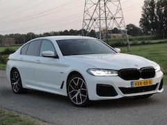 BMW 5-serie - 530e Business M-PAKKET Full LED I NAVIG I CAMERA I LEER