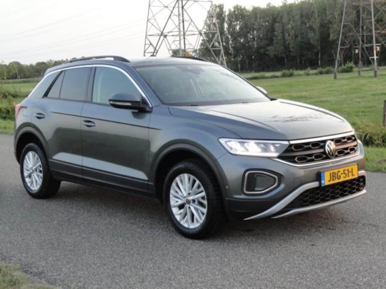 Volkswagen T-Roc - 1.0TSI Life Business Met LED I NAVIG I PDC I STOEL VERW - AutoWereld.nl