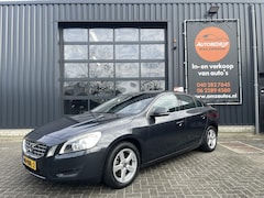 Volvo S60 - 1.6 T4 Momentum AUTOMAAT|NAVIGATIE|TREKHAAK|BLUETOOTH|ORIGINEEL NL