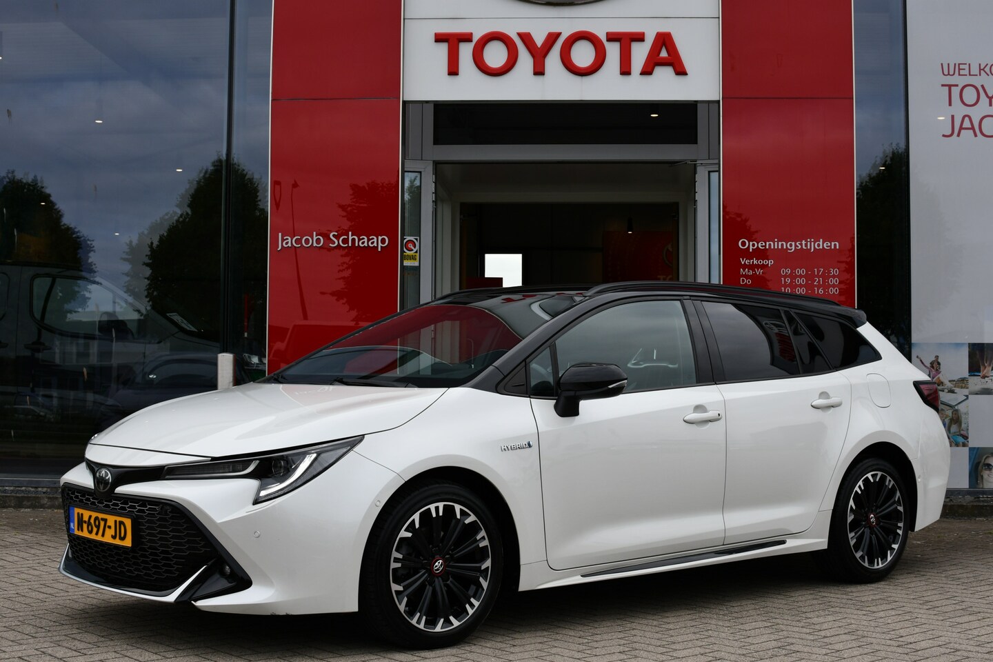 Toyota Corolla Touring Sports - 1.8 Hybrid GR-Sport Limited Automaat 122pk | PDC vóór- & achter | Stoelverwarming | Apple - AutoWereld.nl
