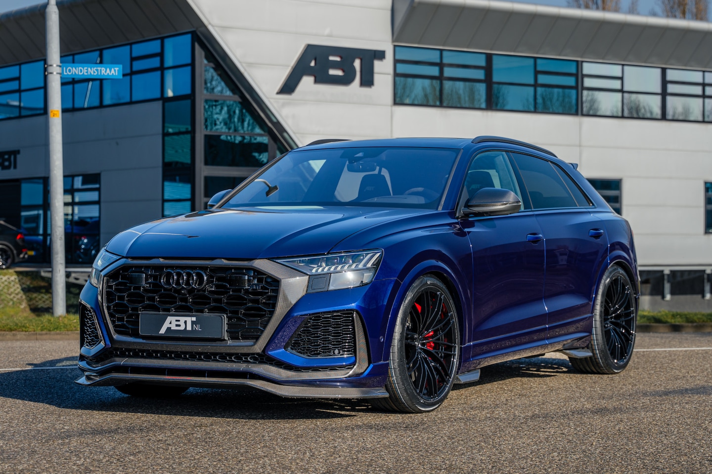 Audi RSQ8 - ABT RSQ8-S 700PK | ABT HR23 Glossy Black | Dynamic plus | carbon exterieur | Designo Mysti - AutoWereld.nl